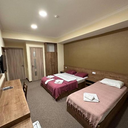 5 Rooms Near 300 Aragveli Metro Station Tbilisi ภายนอก รูปภาพ