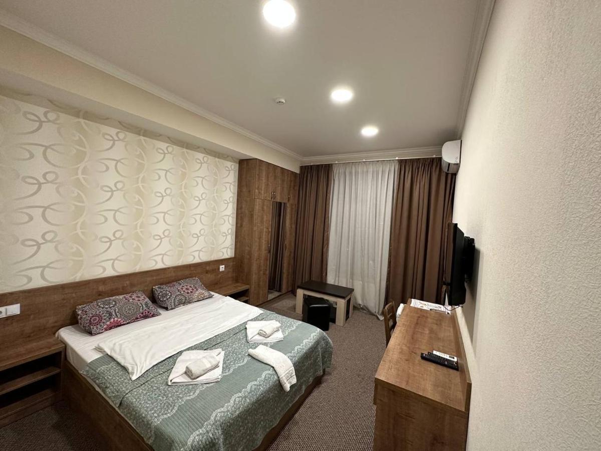 5 Rooms Near 300 Aragveli Metro Station Tbilisi ภายนอก รูปภาพ