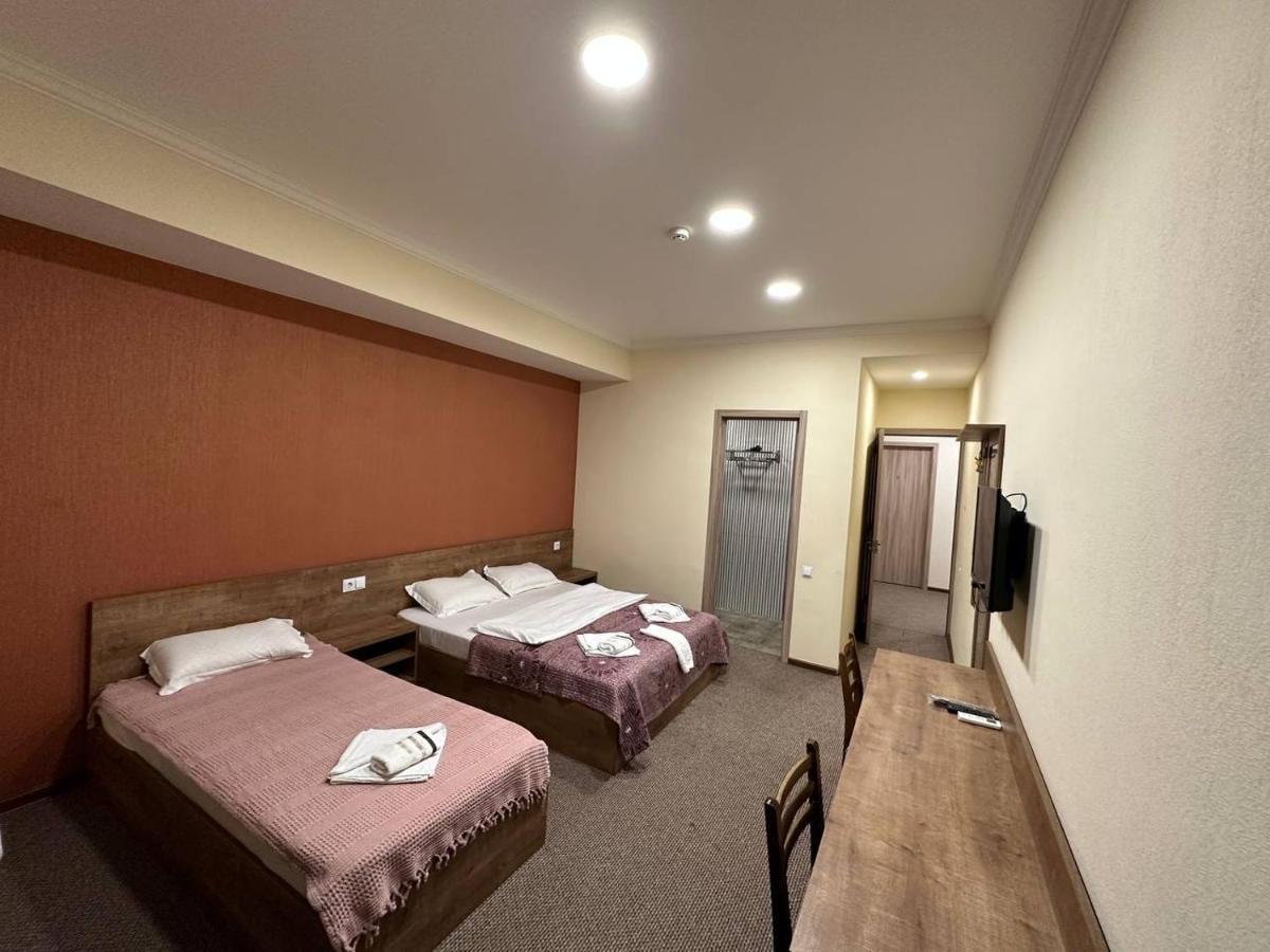 5 Rooms Near 300 Aragveli Metro Station Tbilisi ภายนอก รูปภาพ