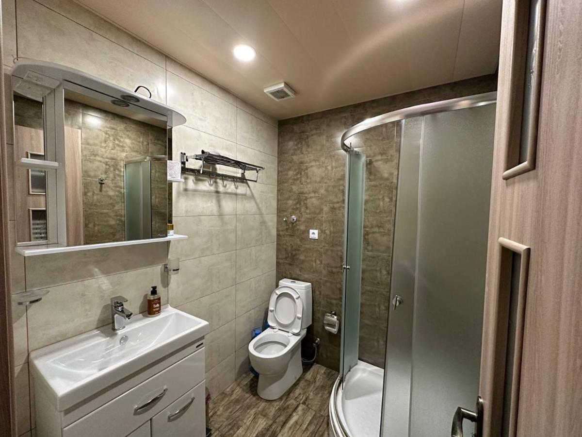 5 Rooms Near 300 Aragveli Metro Station Tbilisi ภายนอก รูปภาพ