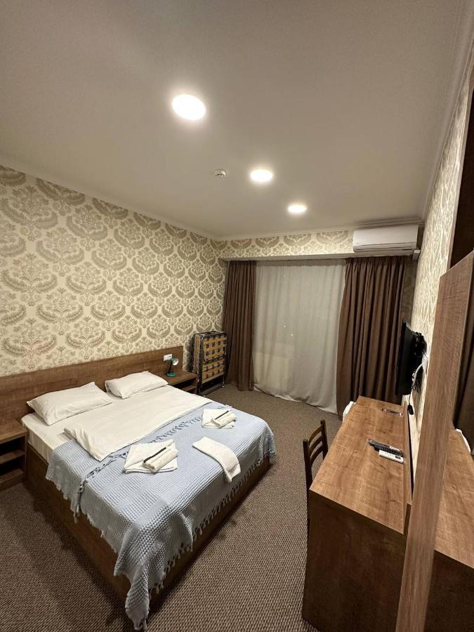 5 Rooms Near 300 Aragveli Metro Station Tbilisi ภายนอก รูปภาพ