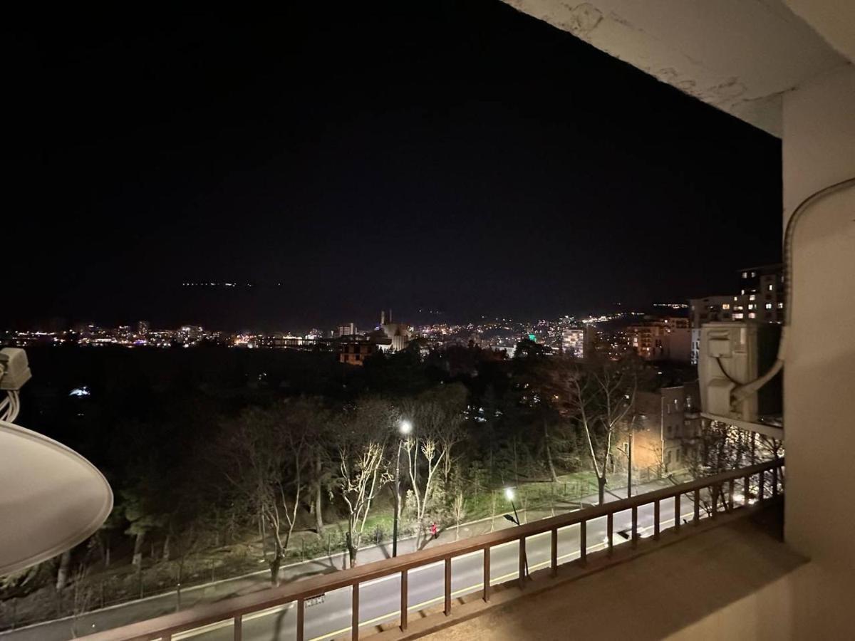 5 Rooms Near 300 Aragveli Metro Station Tbilisi ภายนอก รูปภาพ