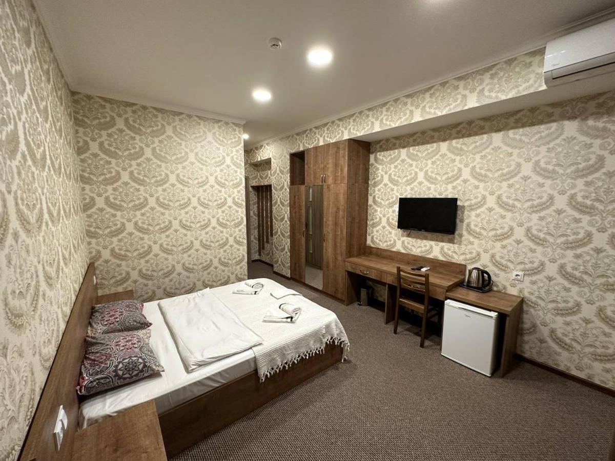 5 Rooms Near 300 Aragveli Metro Station Tbilisi ภายนอก รูปภาพ