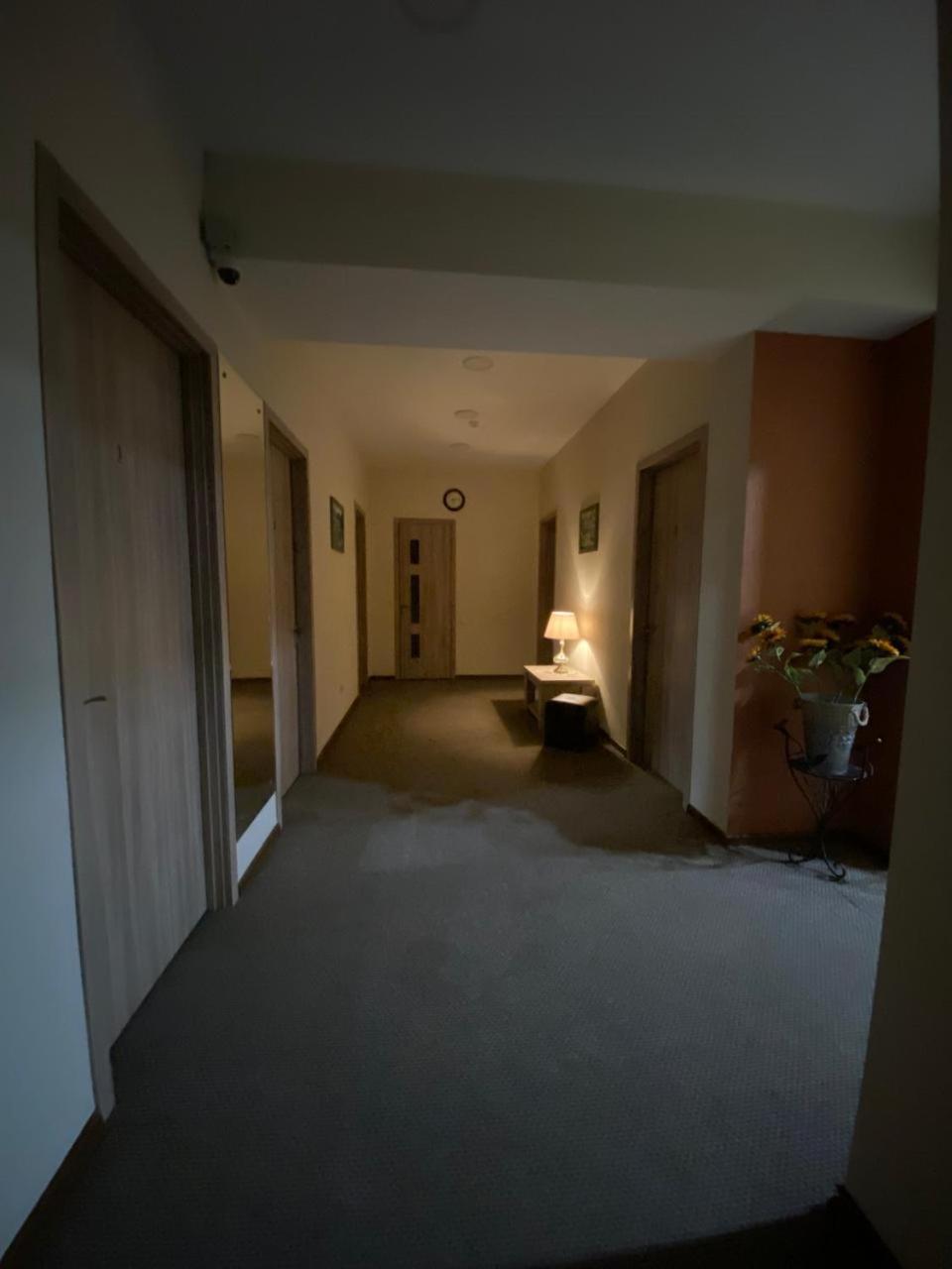 5 Rooms Near 300 Aragveli Metro Station Tbilisi ภายนอก รูปภาพ