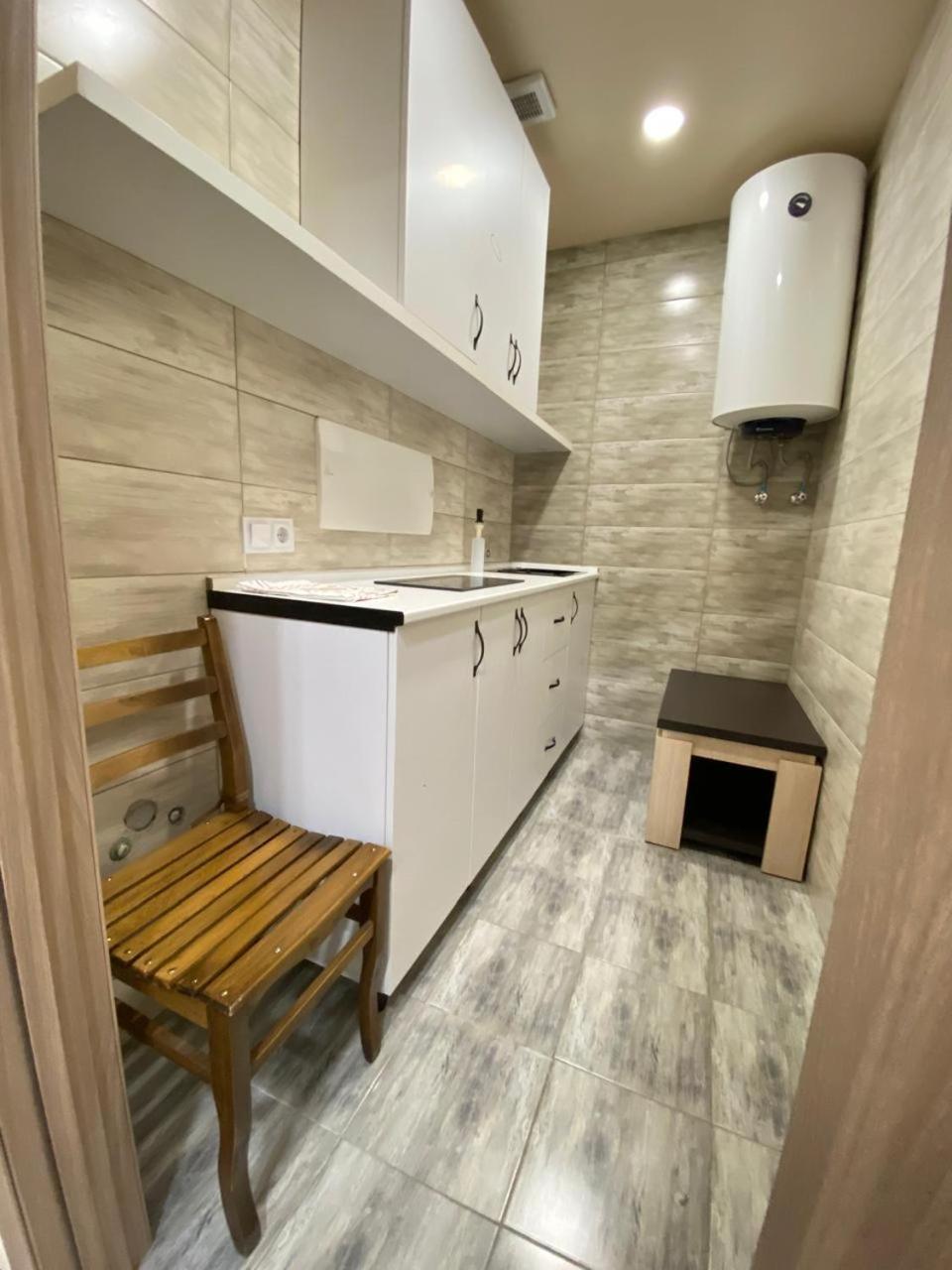 5 Rooms Near 300 Aragveli Metro Station Tbilisi ภายนอก รูปภาพ