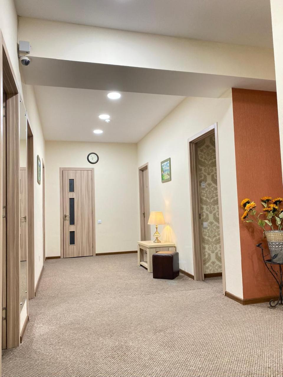 5 Rooms Near 300 Aragveli Metro Station Tbilisi ภายนอก รูปภาพ