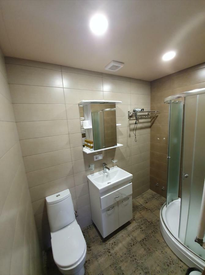 5 Rooms Near 300 Aragveli Metro Station Tbilisi ภายนอก รูปภาพ