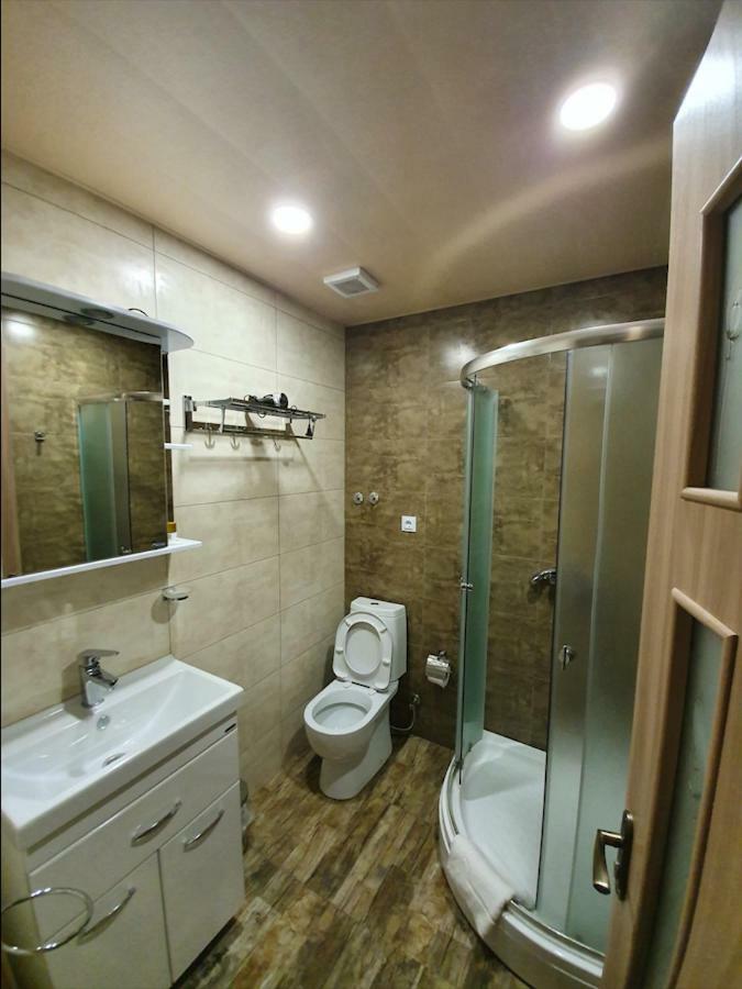 5 Rooms Near 300 Aragveli Metro Station Tbilisi ภายนอก รูปภาพ