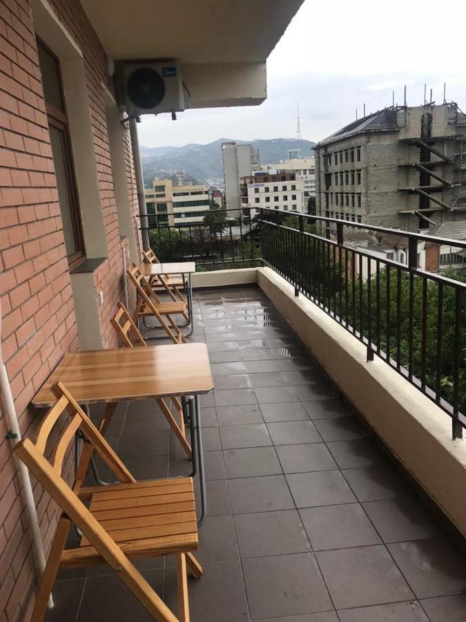 5 Rooms Near 300 Aragveli Metro Station Tbilisi ภายนอก รูปภาพ