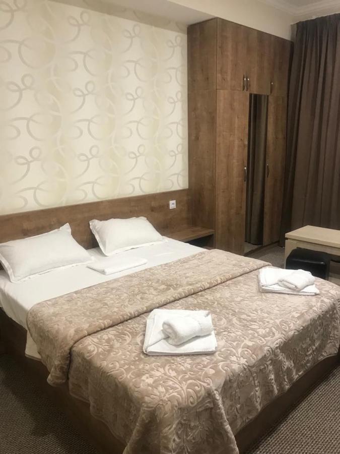 5 Rooms Near 300 Aragveli Metro Station Tbilisi ภายนอก รูปภาพ
