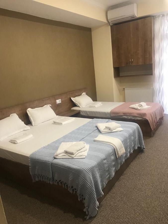 5 Rooms Near 300 Aragveli Metro Station Tbilisi ภายนอก รูปภาพ